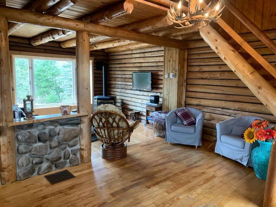 Cozy Log Cottage La Minerve Exteriör bild