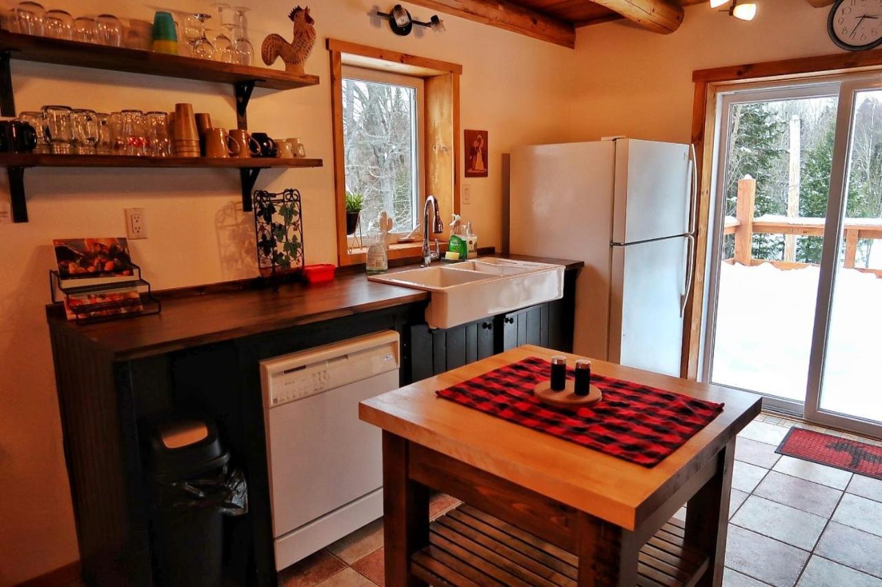 Cozy Log Cottage La Minerve Exteriör bild